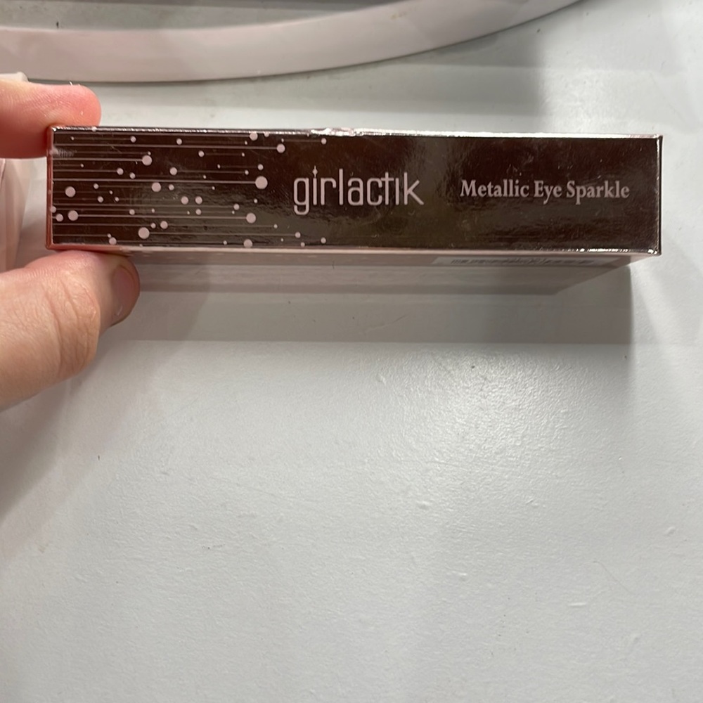 unused metallic eye sparkle in the shade glam